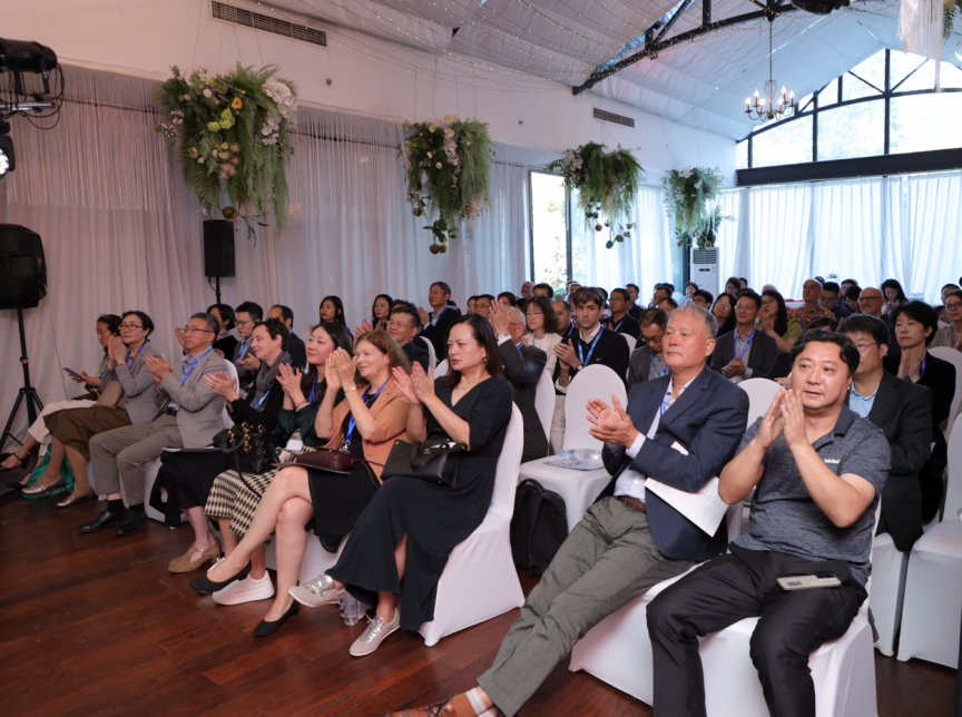 Teilnehmende hörten aufmerksam zu